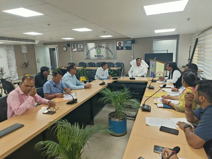 एमडीडीए उपाध्यक्ष बंशीधर तिवारी ने आईएसबीटी के कायाकल्प को दी रफ्तार, किराये का होगा पुनर्निर्धारण; यात्री सुविधाएं और सुरक्षा होंगी बेहतर