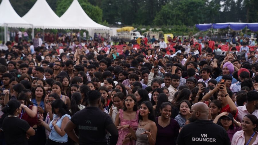 श्री गुरु राम राय विश्वविद्यालय में नव प्रवेशी छात्र-छात्राओं का भव्य दीक्षारंभ, कार्यक्रम का मुख्य आकर्षण रहा रेन डांस