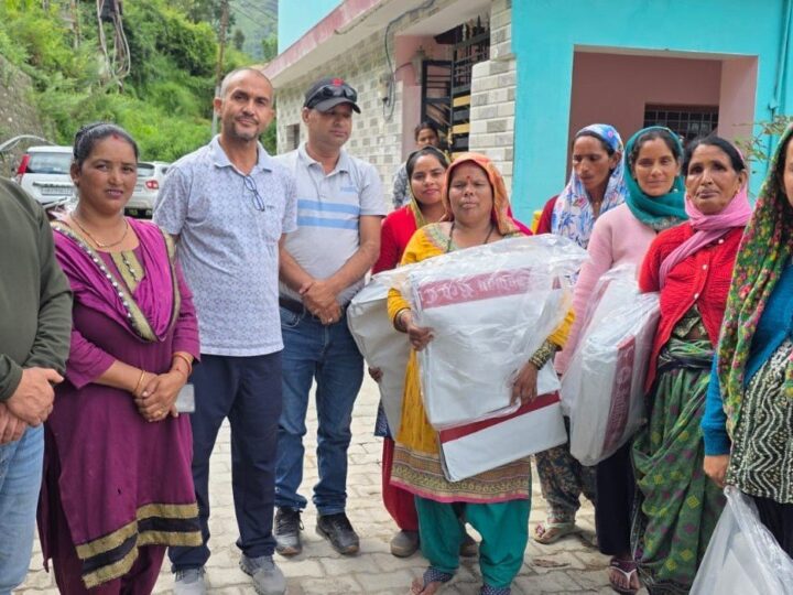 रेडक्रॉस ने आपदा प्रभावित 10 परिवारों को बांटी राहत सामग्री
