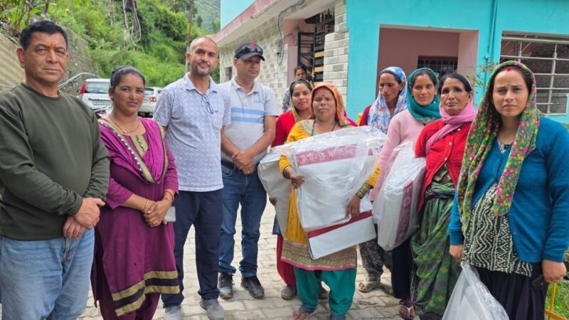 रेडक्रॉस ने आपदा प्रभावित 10 परिवारों को बांटी राहत सामग्री
