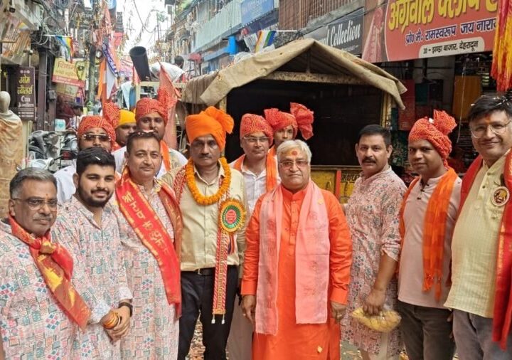 टपकेश्वर महादेव की भव्य शोभायात्रा का भागवताचार्य सुभाष जोशी ने पुष्पवर्षा से किया स्वागत