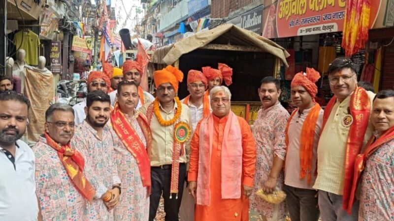 टपकेश्वर महादेव की भव्य शोभायात्रा का भागवताचार्य सुभाष जोशी ने पुष्पवर्षा से किया स्वागत