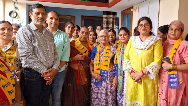 कैंट विधानसभा क्षेत्र में आप ने धूमधाम से मनाया रक्षाबंधन