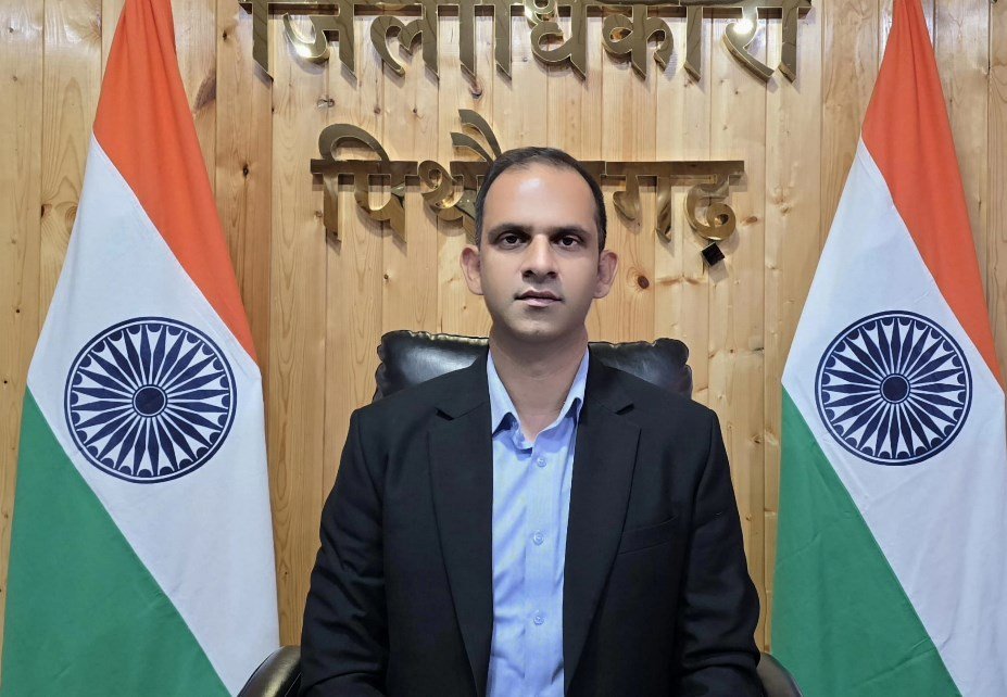 डीएम का अल्टीमेटम : तीन दिन में सड़क दुरुस्त करो, वरना अफसर होंगे जिम्मेदार