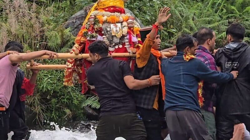 भलि केन जाया गौरा तू अपणा कैलाश…, बारिश पर भारी आस्था