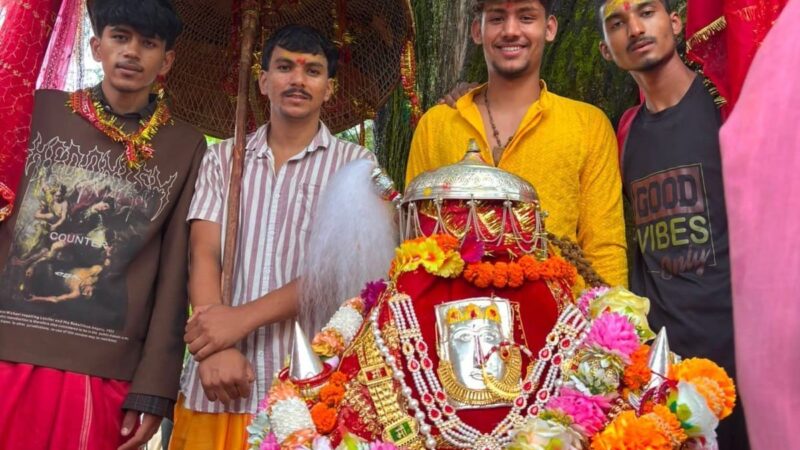 लोकगीतों और जागरों से बेटी को कैलाश विदा कर रहे ग्रामीण