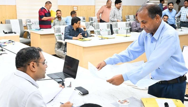जनता मिलन में 19 शिकायतें, डीएम ने दिए त्वरित निस्तारण के निर्देश