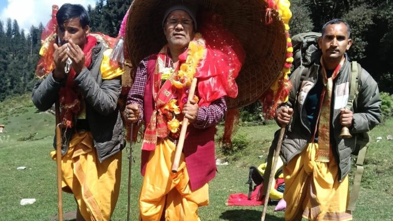 नंदा से मिले धर्मभाई लाटू, छलछला उठीं आंखें