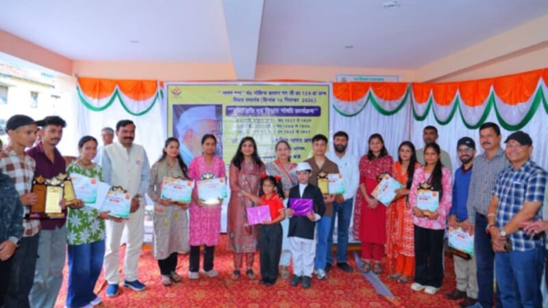 डिजिटल यूथ महोत्सव में विजेताओं की रही धूम, डीएम स्वाति एस. भदौरिया ने किया सम्मानित