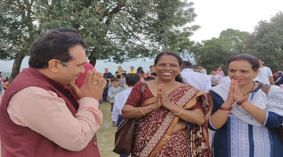 एकेश्वर में उत्कृष्ट कार्य करने वाले शिक्षकों को शिक्षक सम्मान-2026 से किया सम्मानित