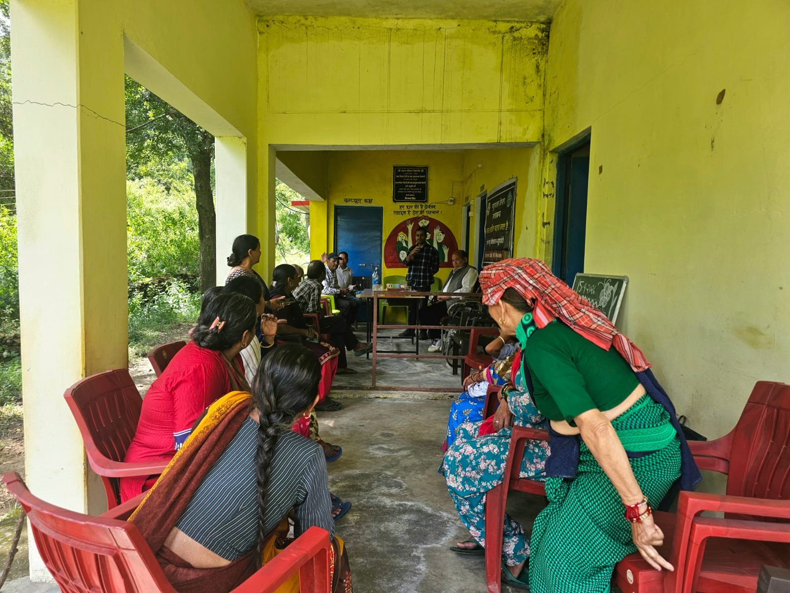 पौड़ी गढ़वाल : पुण्डोरी में लम्पी स्किन डिजीज को लेकर पशुपालकों को किया जागरुक