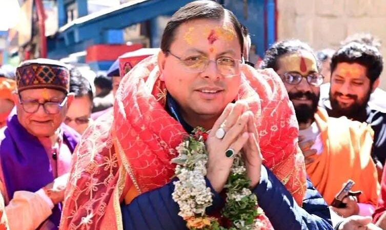 बदरीनाथ पहुंचे CM धामी, दर्शन के साथ विकास कार्यों का लिया जायजा