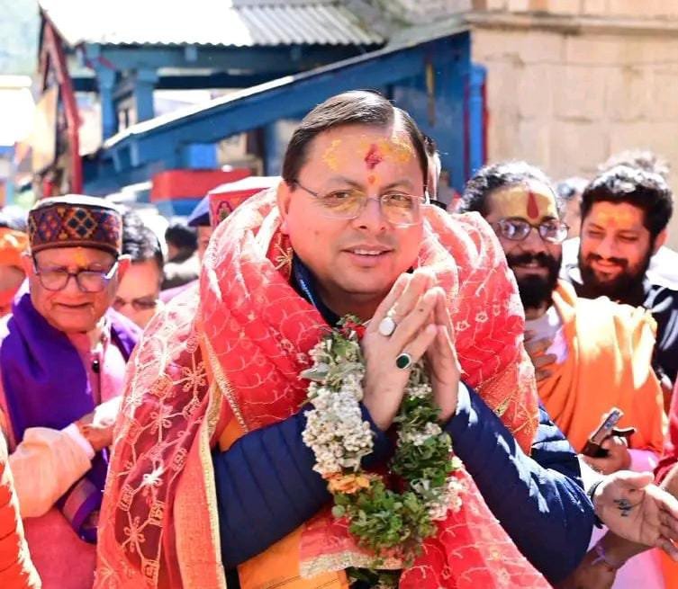 बदरीनाथ पहुंचे CM धामी, दर्शन के साथ विकास कार्यों का लिया जायजा
