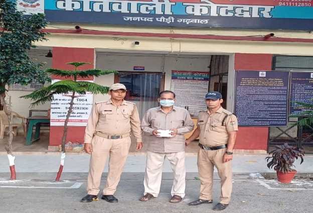 कोटद्वार : दुकान से 424 ग्राम चरस बरामद, 66 वर्षीय संचालक गिरफ्तार