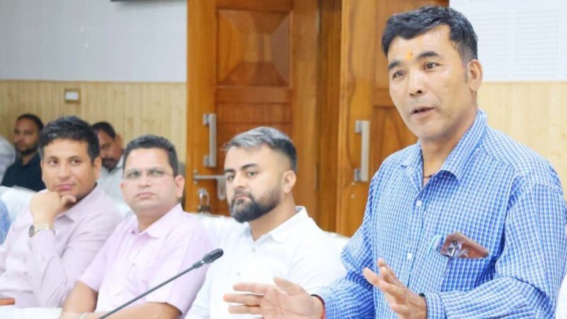 20 फरियादें पहुंचीं डीएम के दरबार, अफसरों को तुरंत समाधान के आदेश