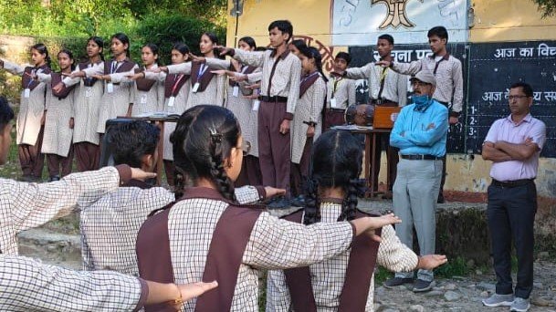 पांच स्कूलों में औचक पहुंचे सीईओ आकाश सारस्वत, परखी पढ़ाई और अनुशासन व्यवस्था