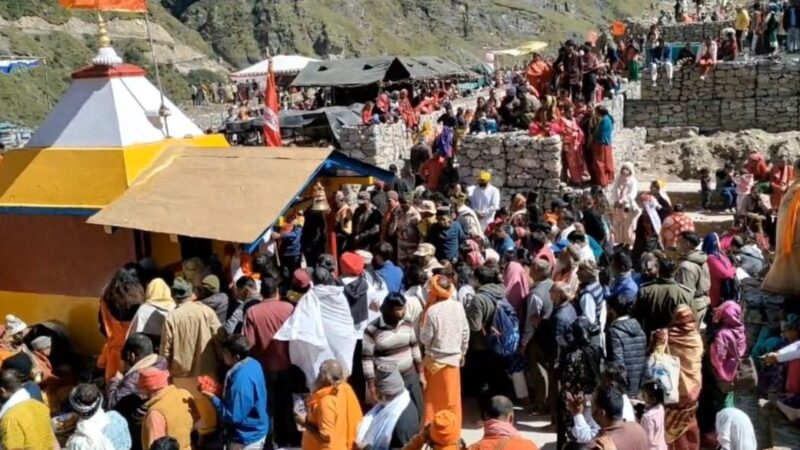 मां से मिलने पहुंचे भगवान बद्रीविशाल के प्रतिनिधि उद्धव