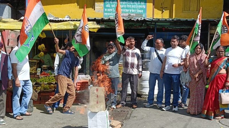 बेहड़ प्रकरण पर कांग्रेस ने फूंका भाजपा सरकार का पुतला