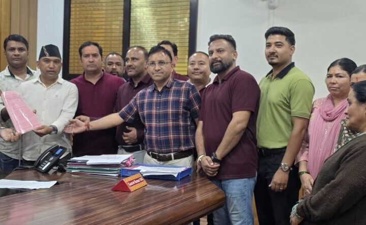12 सूत्रीय मांगों को लेकर मिनिस्टीरियल कर्मचारियों का धरना
