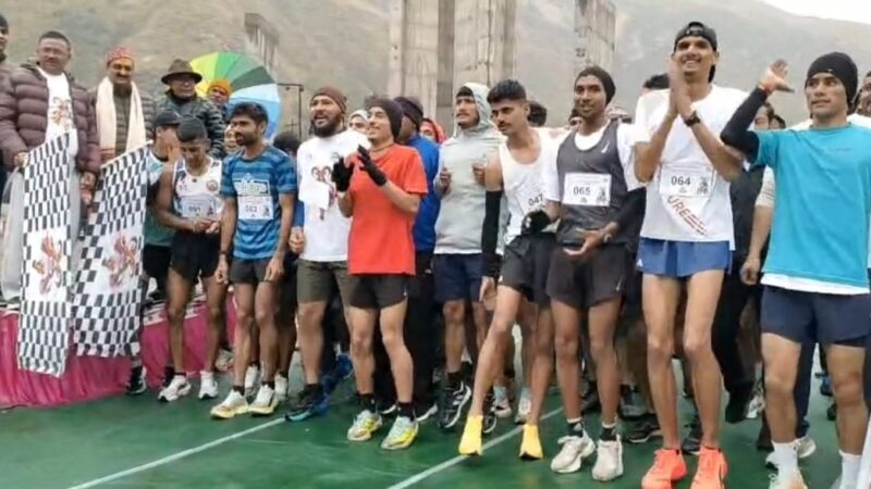 बारिश में दौड़े 54 धावक : कुलदीप नेगी ने जीती बदरीनाथ परिक्रमा रन