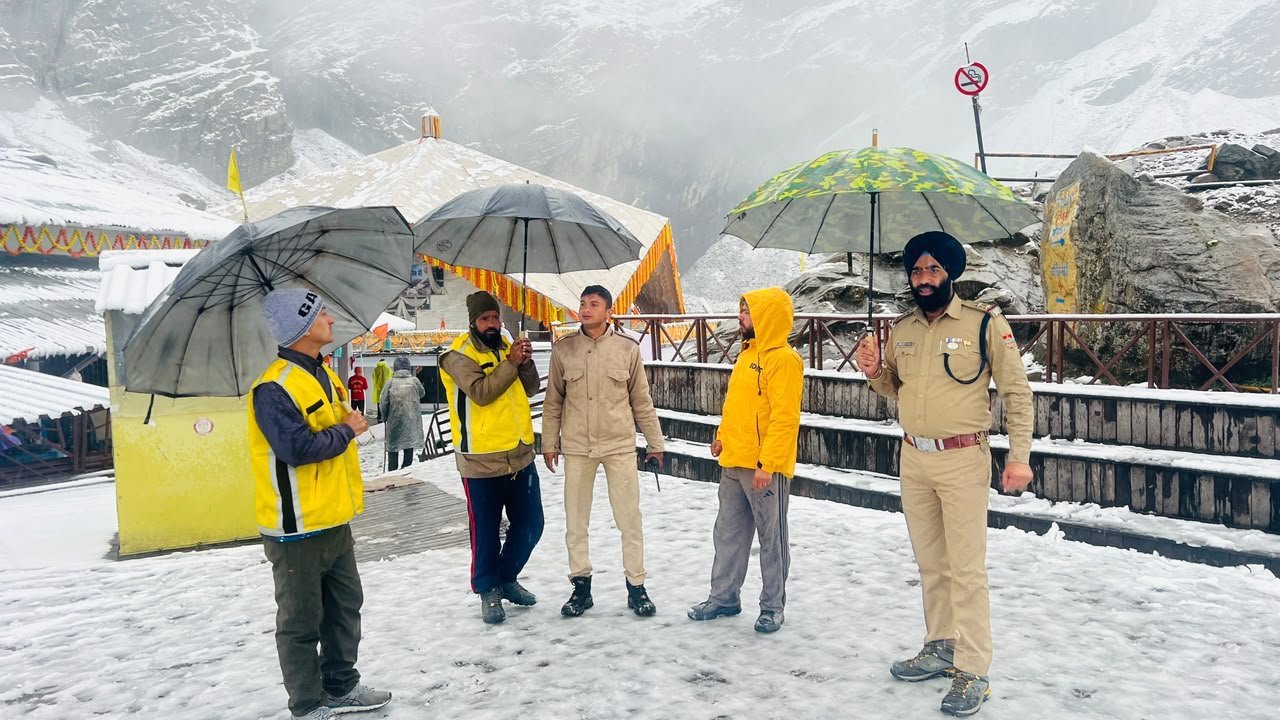चमोली में मौसम ने बदली करवट, बारिश-बर्फबारी से लौटी ठंड