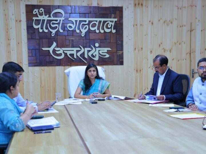 15 अक्टूबर तक पौड़ी गढ़वाल की सड़कें होंगी गड्ढामुक्त, डीएम स्वाति एस. भदौरिया ने सड़कवार कार्ययोजना की समीक्षा कर अधिकारियों को दिए सख्त निर्देश, अधूरे काम और दोबारा पैचिंग पर लगाई रोक