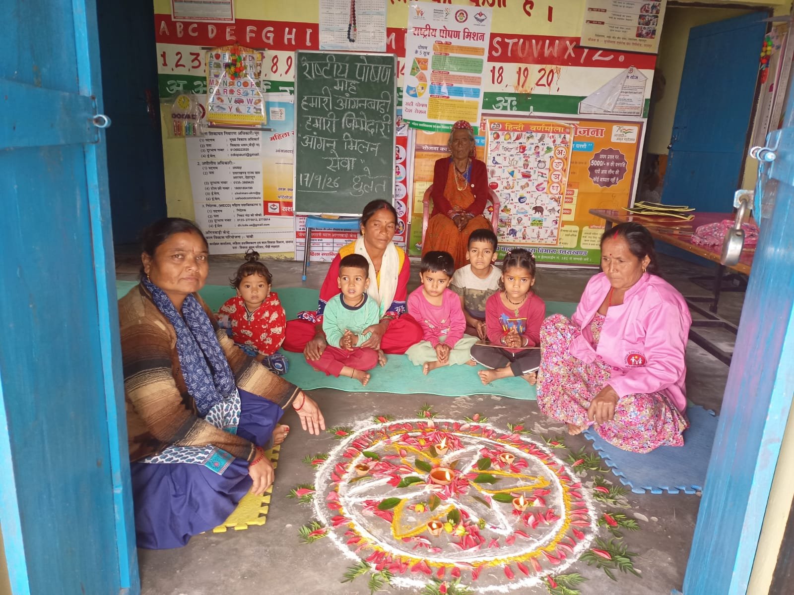 पोषण, स्वास्थ्य एवं महिला-बाल विकास योजनाओं की दी गयी जानकारी, लाभार्थियों को वितरित की गईं किट