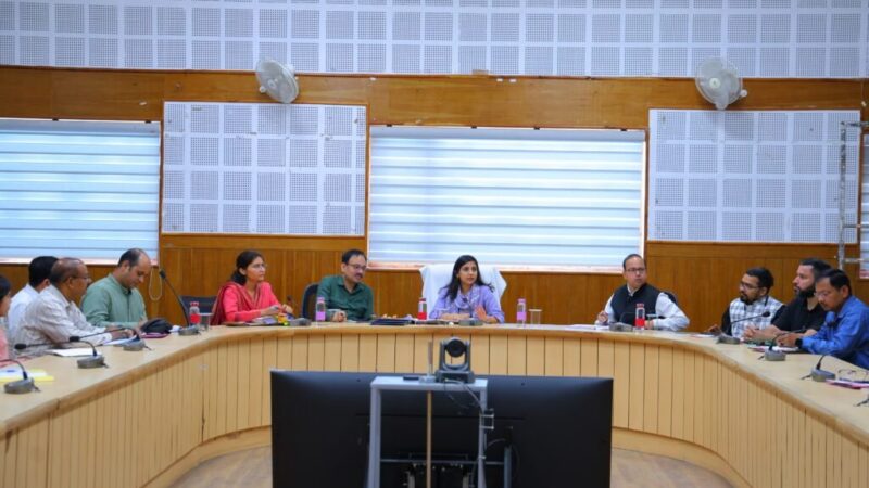 घेरबाड़ नीति के क्रियान्वयन में पारदर्शिता और गुणवत्ता का रखें ध्यान – डीएम स्वाति एस. भदौरिया