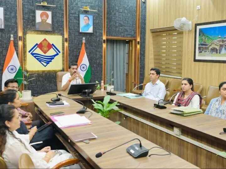 वन भूमि हस्तांतरण व क्षतिपूर्ति वृक्षारोपण को लेकर डीएम ने ली समीक्षा बैठक, रिजर्व लैंड बैंक को जल्द अपडेट करें- डीएम डॉ. आशीष चौहान