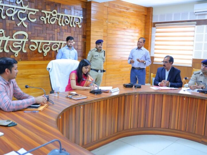 जनता दर्शन में 36 शिकायतें, डीएम स्वाति भदौरिया ने अफसरों को दिए समयबद्ध निस्तारण के निर्देश