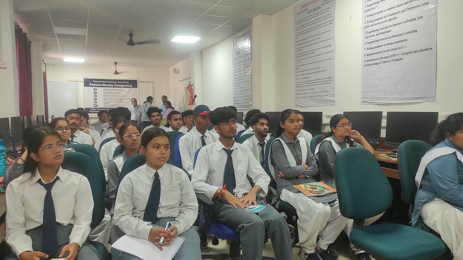 एक क्लिक की लापरवाही पड़ सकती है भारी, सोशल मीडिया का करें समझदारी से इस्तेमाल; साइबर अपराधियों को न दें कोई मौका