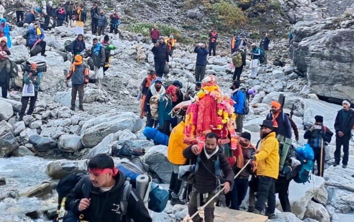 नंदा देवी जात यात्रा में SDRF उत्तराखंड की महत्वपूर्ण भूमिका, दुर्गम यात्रा मार्गों पर श्रद्धालुओं को मिल रही हरसंभव सहायता