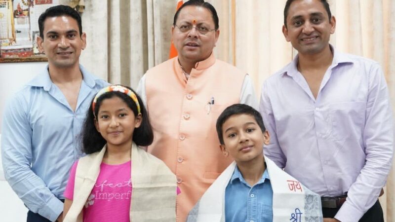किलिमंजारो फतह करने वाले नन्हे पर्वतारोहियों से मिले सीएम धामी