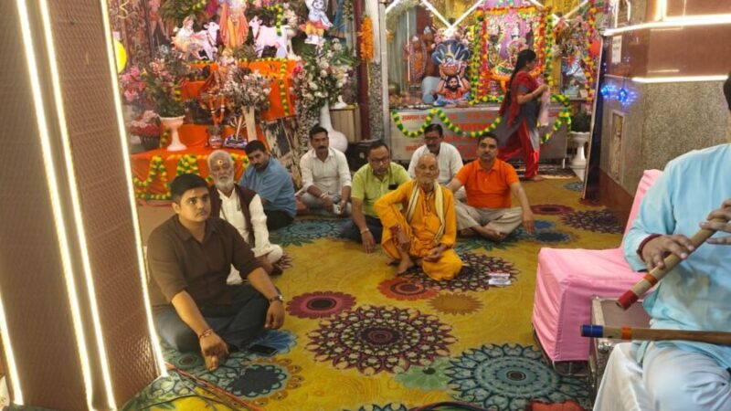 सुदामा चरित्र से परीक्षित मोक्ष तक सुनाए प्रसंग, नाम संकीर्तन की महिमा बताई