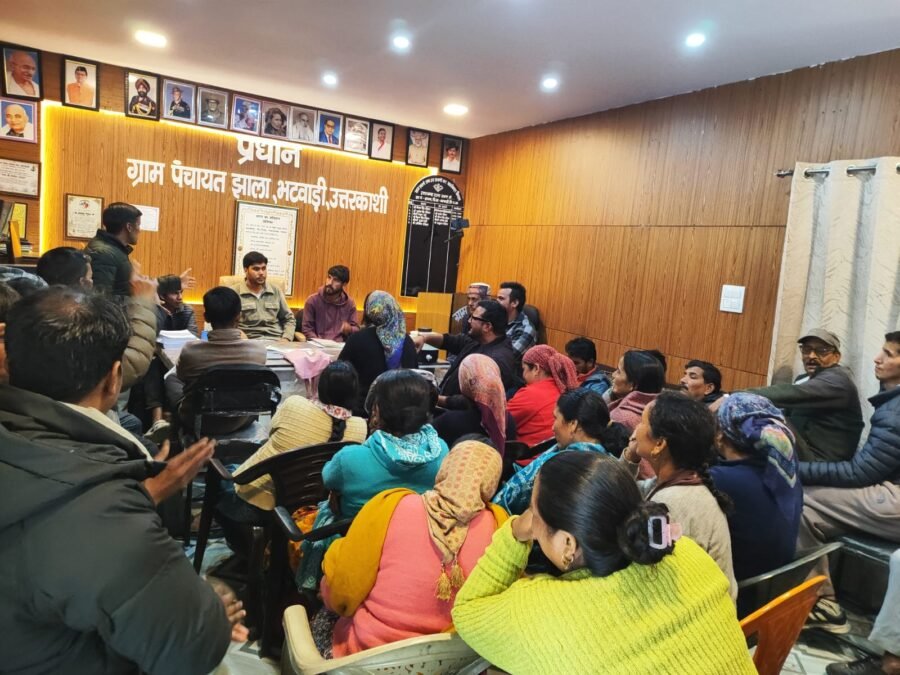 उत्तरकाशी : जनभागीदारी से ग्राम सभा झाला में लिए गए दो ऐतिहासिक निर्णय, प्लास्टिक मुक्त गांव बनाने और पंचपुरा वीर सिंह भवन के संरक्षण का लिया संकल्प