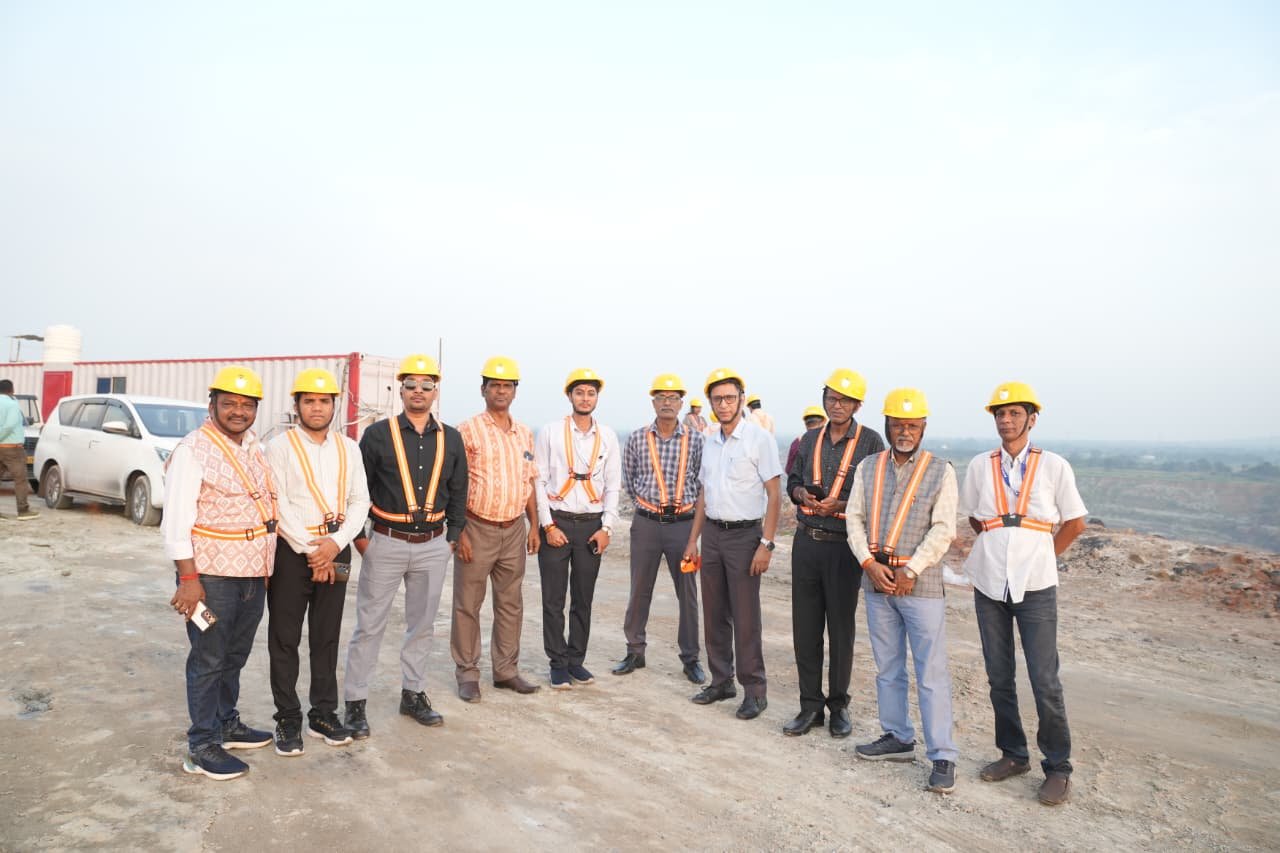 कोयला खदानों को देख विकास की एक और तस्वीर से रूबरू हुआ उत्तराखंड का मीडिया दल