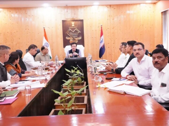 डीजीपी दीपम सेठ ने की अभिसूचना एवं सुरक्षा विभाग की समीक्षा, आतंकवाद निरोधी नीति ‘प्रहार’ को धरातल पर उतारने पर जोर, सीमावर्ती जिलों में इंटर-एजेंसी कोऑर्डिनेशन मजबूत करने के निर्देश