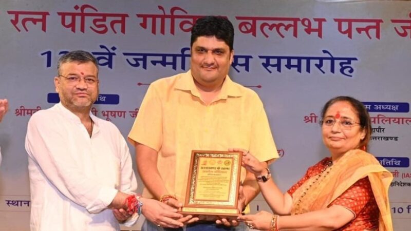 पत्रकारिता और जनसरोकारों के लिए समर्पित अवधेश नौटियाल को “उत्तराखण्ड के स्तम्भ” सम्मान