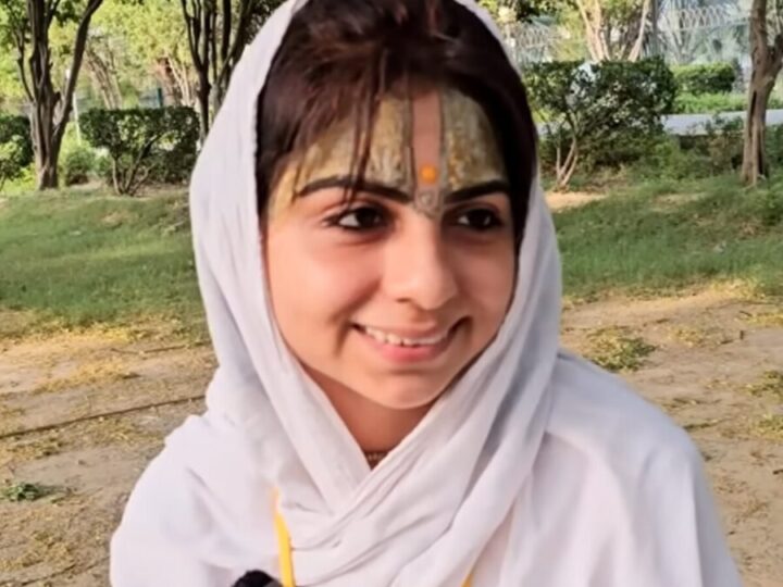 एक्टिंग की चमक छोड़ी, पकड़ी राधा नाम की ओट: टीवी एक्ट्रेस एना जयसिंघानी अब वृंदावन में बनीं साध्वी