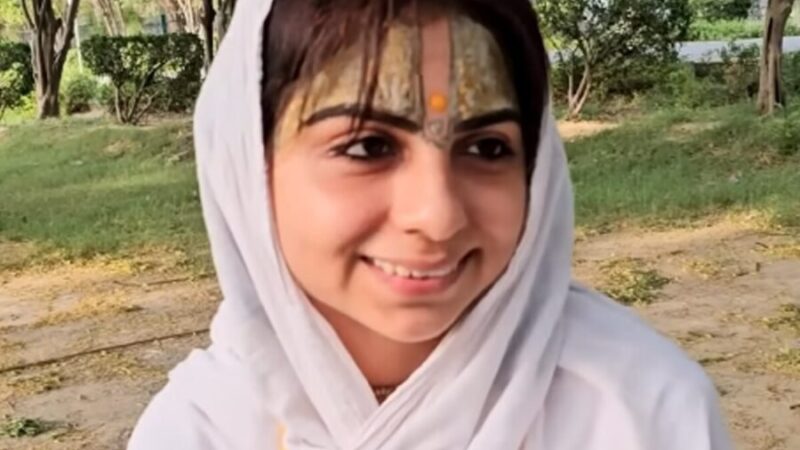 एक्टिंग की चमक छोड़ी, पकड़ी राधा नाम की ओट: टीवी एक्ट्रेस एना जयसिंघानी अब वृंदावन में बनीं साध्वी