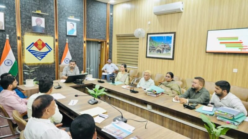 ग्रीन बिल्डिंग की धीमी प्रगति पर डीएम डॉ. आशीष चौहान सख्त, कार्यदायी संस्था को लगाई फटकार