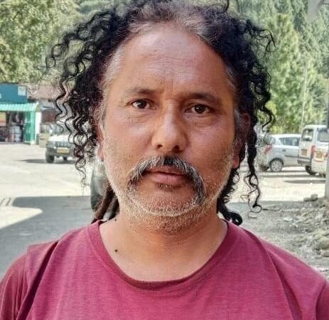 घर सूने, गलियां खामोश… गांव की रखवाली को हर रात निकलते हैं अमर सिंह
