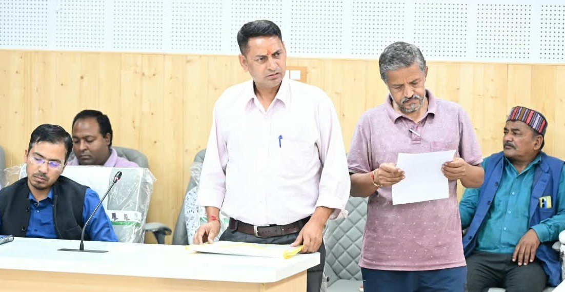 आपदा में टूटी लाइन, बंदरों का आतंक… जनता दरबार में खुलीं जिले की समस्याएं