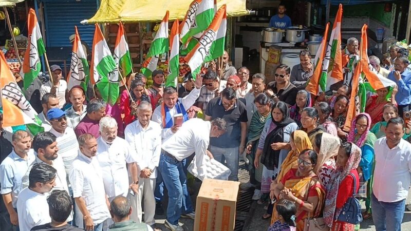 वोट बचाओ-देश बचाओ के नारों से गूंजा गोपेश्वर, कांग्रेस ने फूंका मुख्य निर्वाचन आयुक्त का पुतला