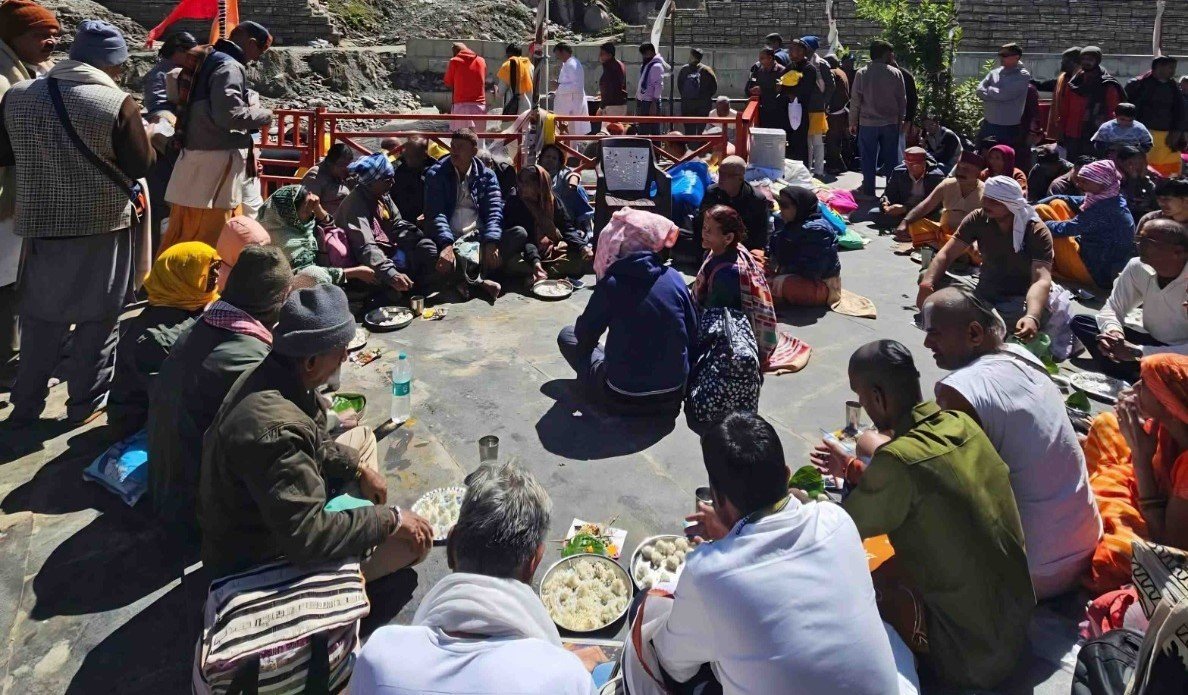 पितृ पक्ष में बदरीनाथ धाम में उमड़ा आस्था का सैलाब