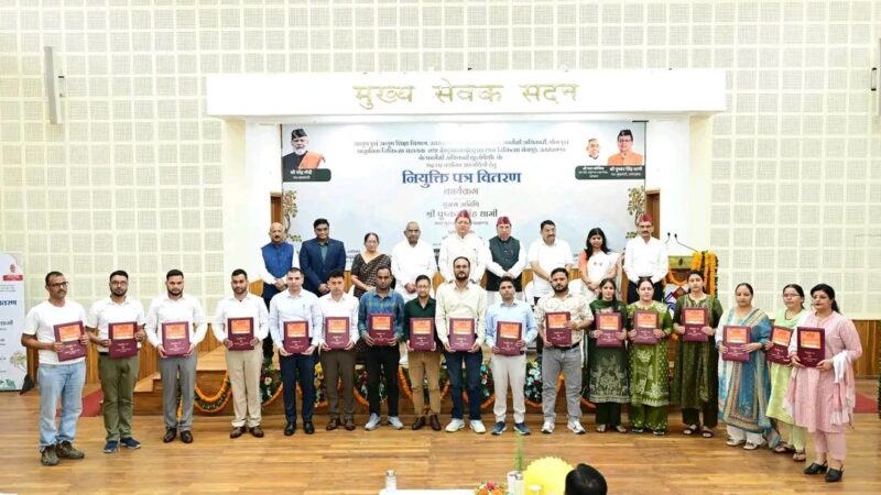 सीएम धामी ने आयुष एवं ईएसआई के 332 नव नियुक्त कार्मिकों को प्रदान किए नियुक्ति पत्र