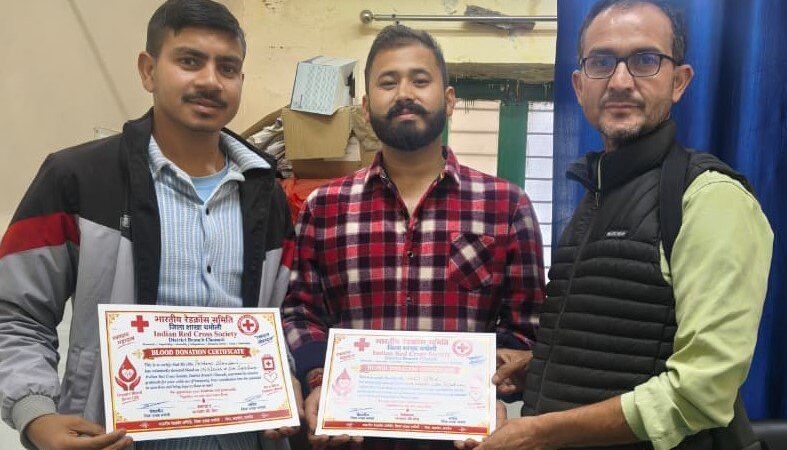रक्त की कमी से जूझ रही महिला के लिए 40 किमी दूर से पहुंचे रक्तदाता