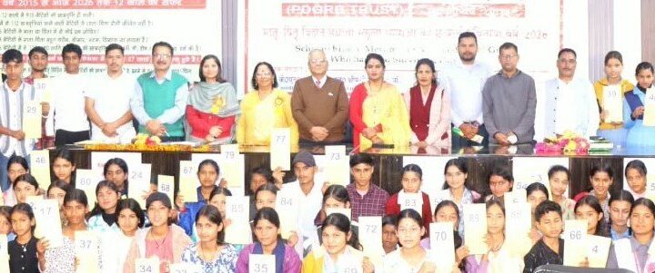 सिर से उठा माता-पिता का साया, ट्रस्ट बना पढ़ाई का सहारा