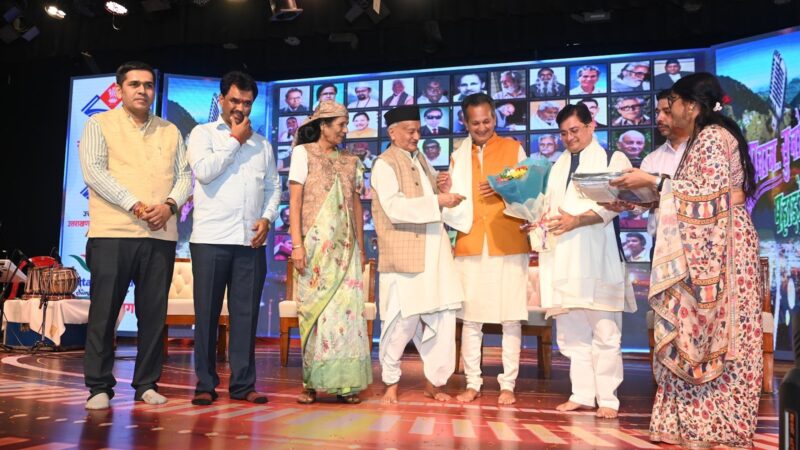 उत्तराखण्ड : देवभूमि के लोक कलाकारों की स्मृति को नमन