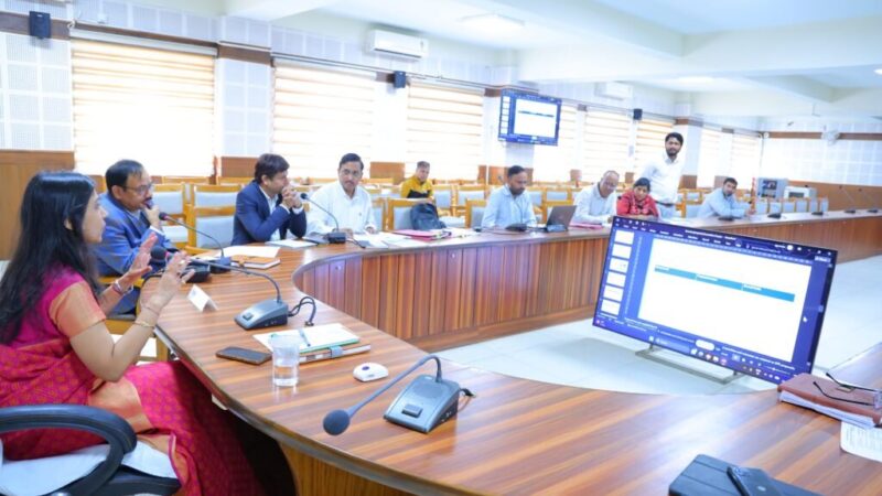 पौड़ी के सूखते जलस्रोतों पर अब बड़ा एक्शन, 17 ऐतिहासिक धारा-नौलों को मिलेगा नया जीवन, डीएम स्वाति भदौरिया ने  अधिकारियों को दिए सख्त निर्देश